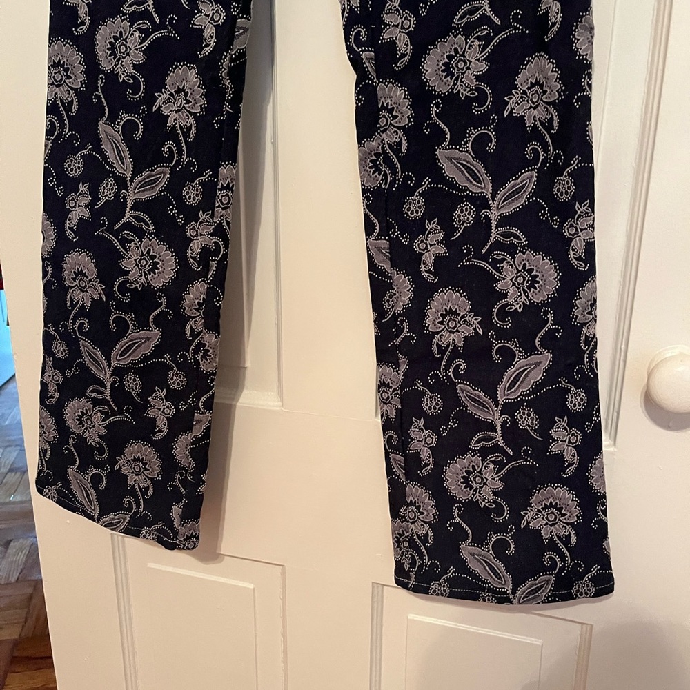 Floral patterned pants - Picture 3 of 7